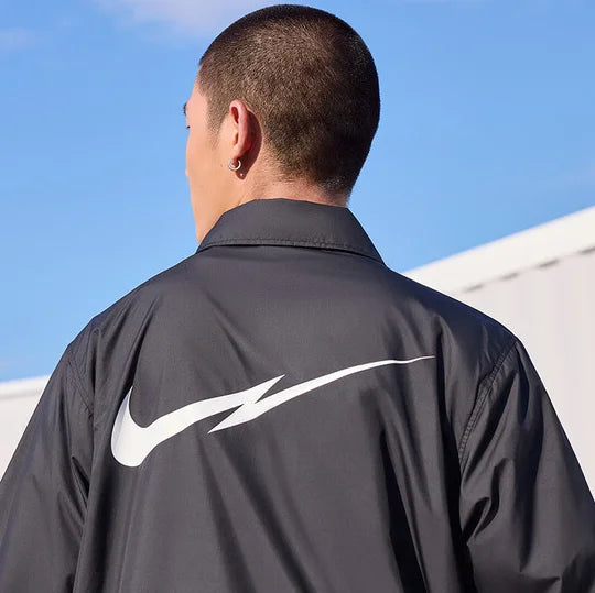 Nike Loose-Fitting Retro Patch Sports Men's Coach Jacket New Lightweight Soft Woven Button Casual Top Simple Lapel Black Versatile Commuter Jacket Trendy Men's Must-Have Fz0801-010