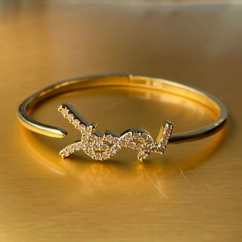 Elegant Korean Fashion Letter Bracelet Embedded with Diamonds Exquisite Open Hand Accessory Luxury Feelings for Ladies
