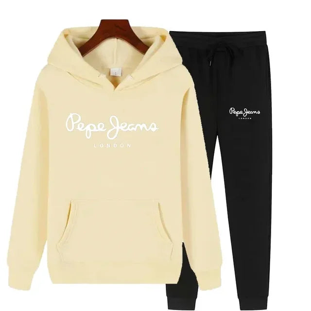 Two-piece sportswear for women, a hoodie and trousers set, fashionable autumn women's sportswear