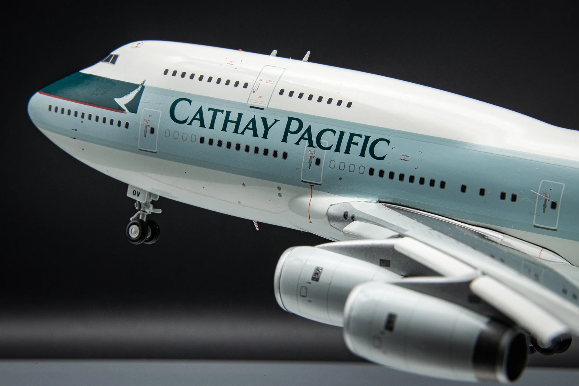 JCwings Cathay Pacific Boeing 747-400 VR-HOV 1:200 Diecast Aircraft Model SA2017