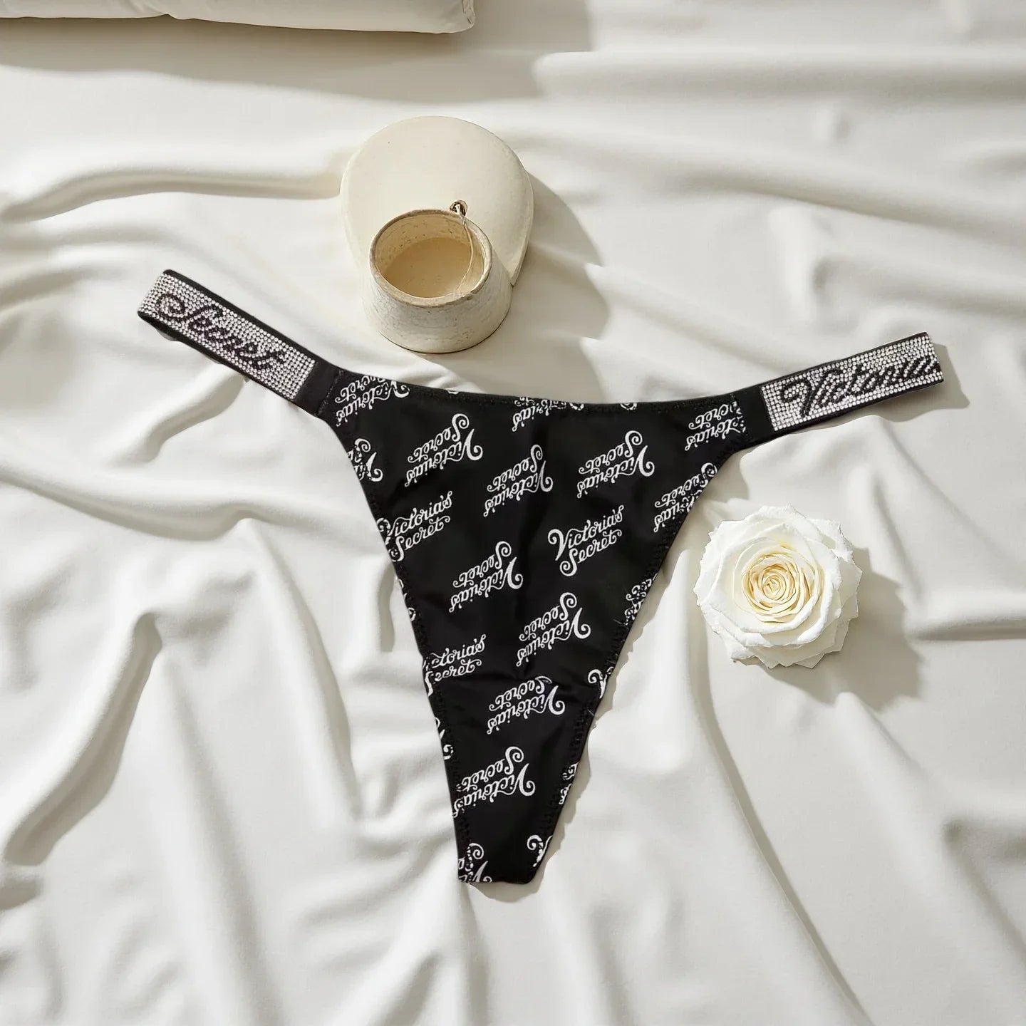 V Classic Women's Sexy Underwear Antibacterial Fashionable Soft with Rhinestones Breathable Panties Women's Underwear