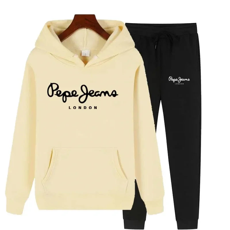 Two-piece sportswear for women, a hoodie and trousers set, fashionable autumn women's sportswear