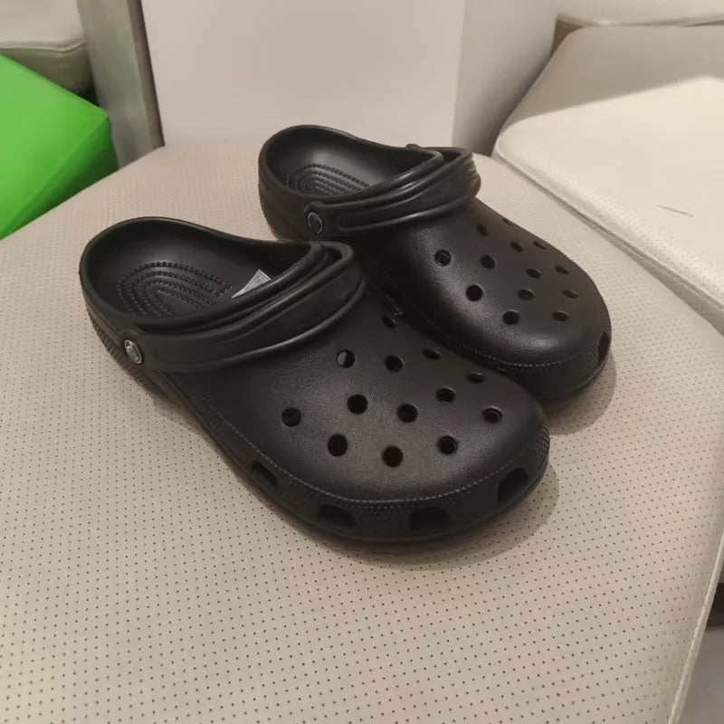 Classic shoes with soft soles, comfortable for both men and women, non slip and breathable outdoor slippers, flat heel slippers