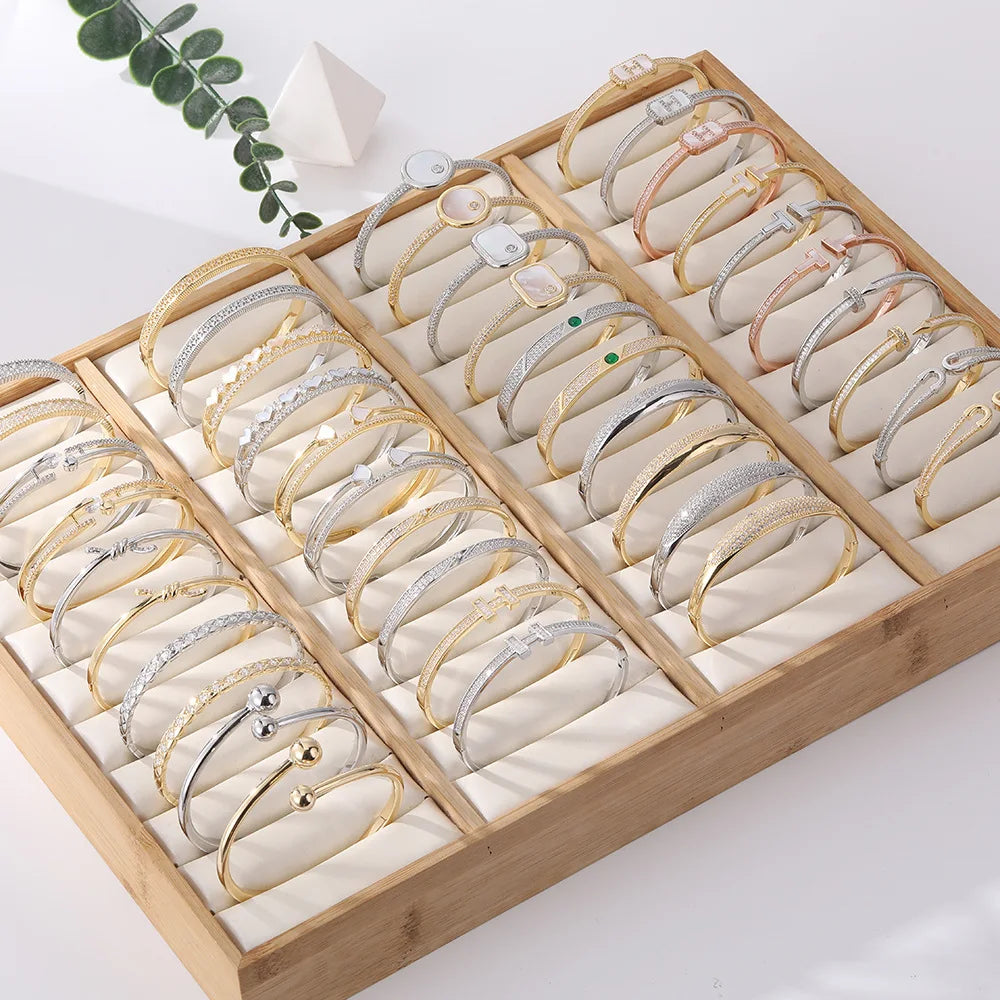Elegant Korean Fashion Letter Bracelet Embedded with Diamonds Exquisite Open Hand Accessory Luxury Feelings for Ladies