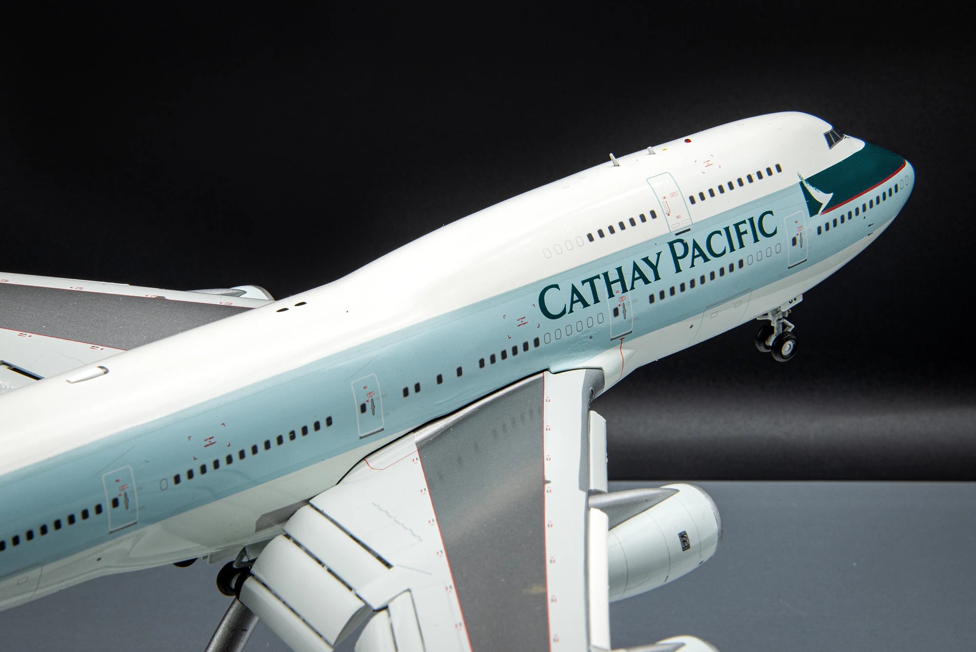 JCwings Cathay Pacific Boeing 747-400 VR-HOV 1:200 Diecast Aircraft Model SA2017