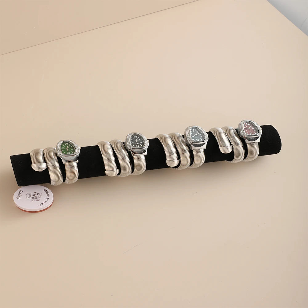 New Snake-Inspired Diamond-Embedded Ladies' Watch: Stylish and Trendy Quartz Wristwatch with Bracelet Design