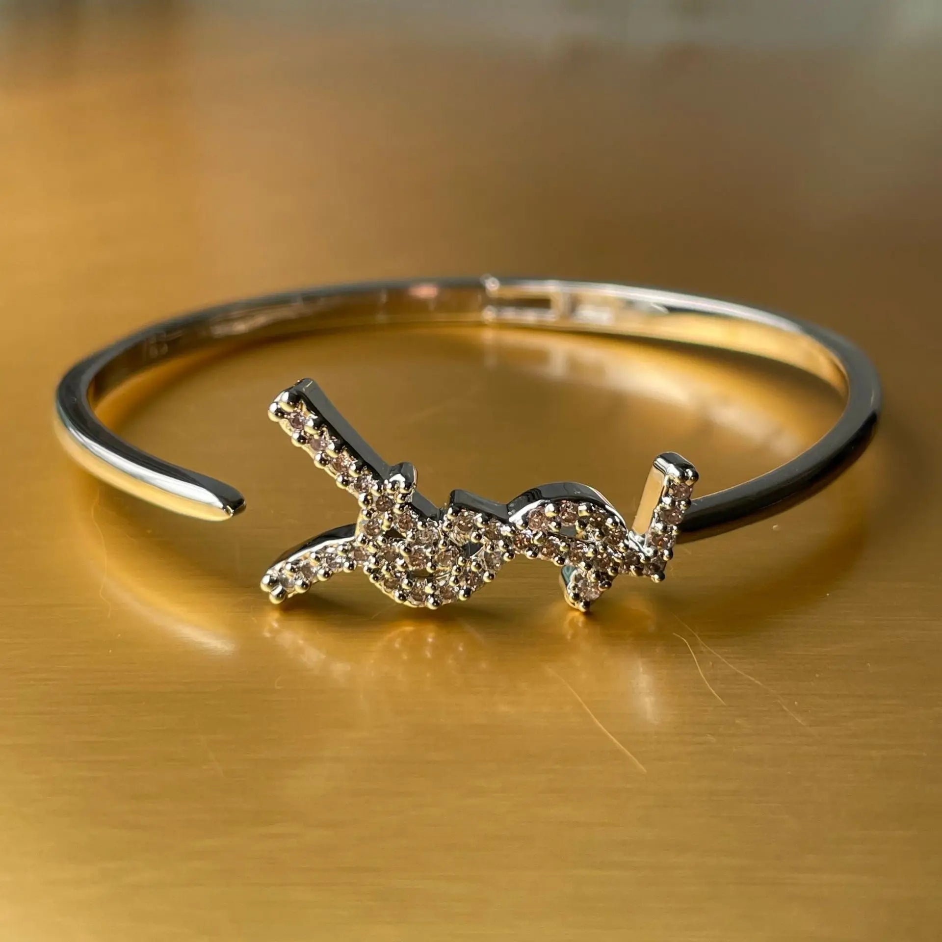 Elegant Korean Fashion Letter Bracelet Embedded with Diamonds Exquisite Open Hand Accessory Luxury Feelings for Ladies