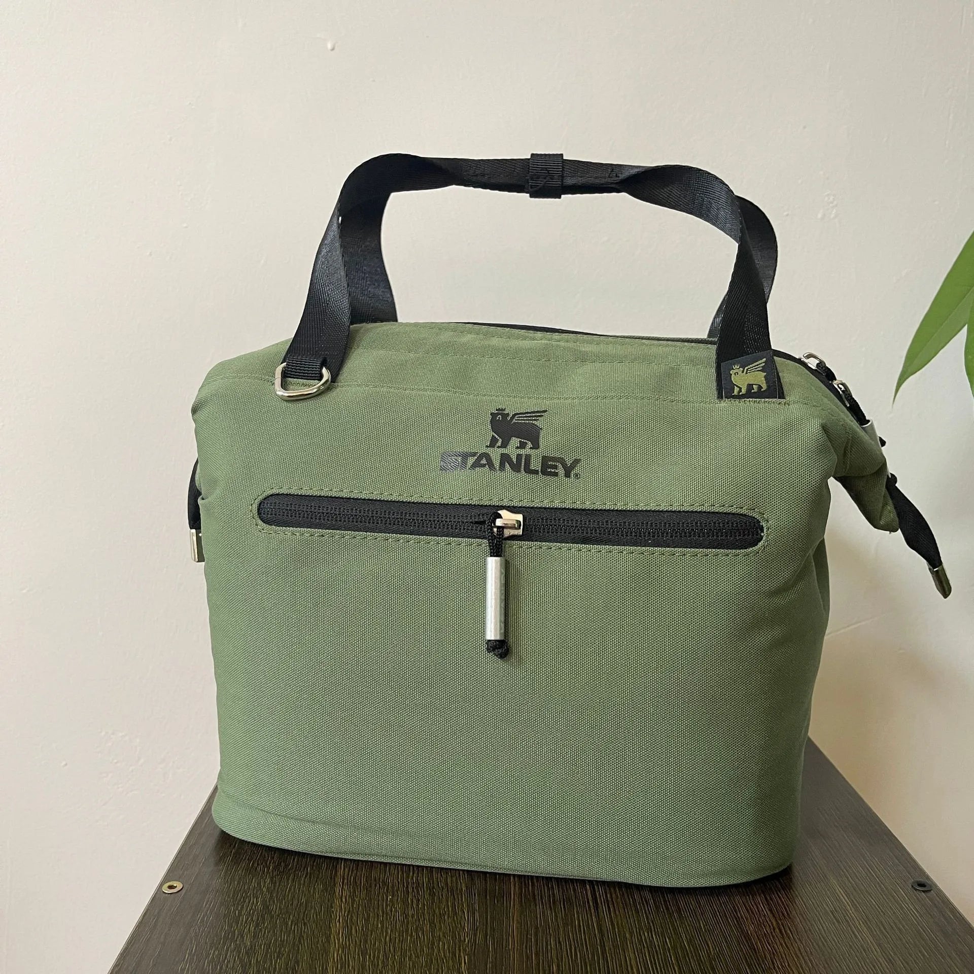 Viral TikTok Aesthetic Travel Bag: Hot Seller Crossbody Bag, Waterproof & Lunchproof Outdoor Handheld Tote, Must-Have Carryall