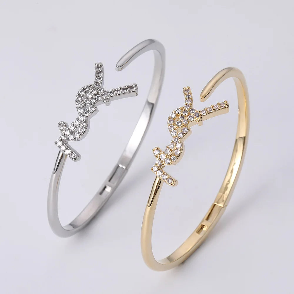 Elegant Korean Fashion Letter Bracelet Embedded with Diamonds Exquisite Open Hand Accessory Luxury Feelings for Ladies